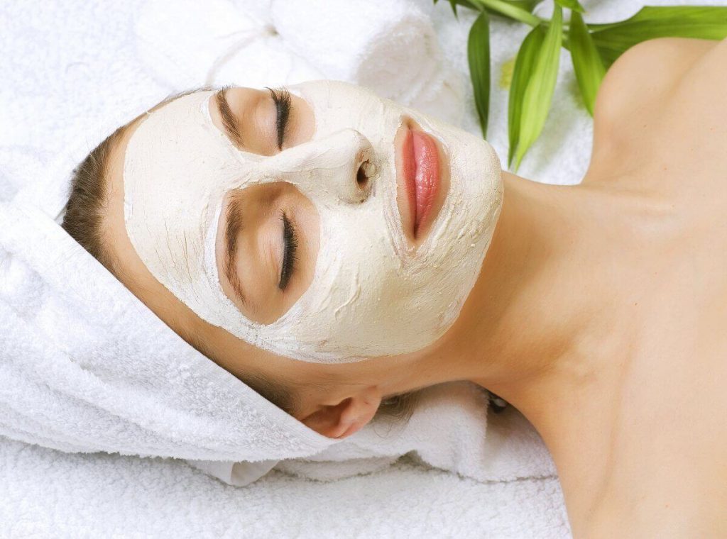 بهترین ماسک برای صورت خشک؛ چگونه مانع خشکی پوست صورت شویم؟