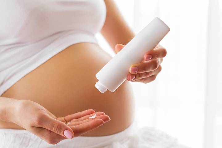 ضررهای مواد آرایشی برای جنین؛ آرایش مادر برای جنین  خطرناک است؟