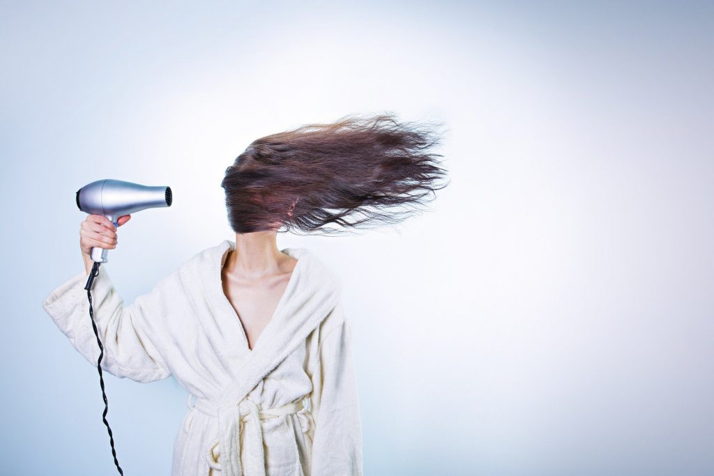 توقف  سرعت رشد مو با استفاده از حرارت سشوار
