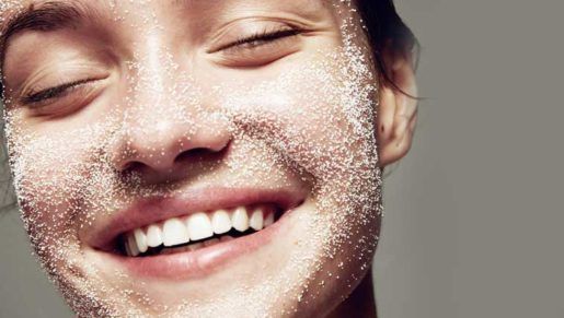لایه برداری صورت یکی از مهم‌ترین گام‌های مراقبت از پوست در 20 سالگی