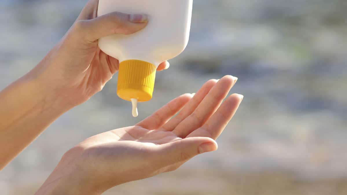 استفاده از کرم ضد آفتاب برای جلوگیری از آفتاب سوختگی